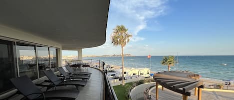 360 view of ocean, spas, and pool from terrace