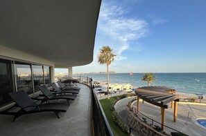 360 view of ocean, spas, and pool from terrace 