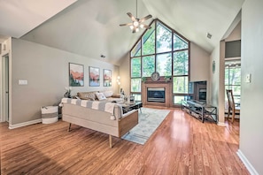 Living Room | Cathedral Ceilings | Smart TV | Fireplace (Decorative Only)