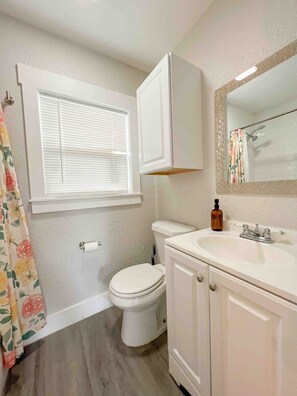Experience the epitome of comfort and style in the meticulously crafted bathroom, where every detail is designed to enhance your well-being and relaxation. From essential bathroom amenities to personal care products, we ensure that you have everything you need for a comfortable stay. 