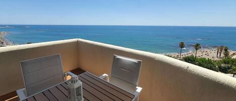 Panoramic Beach Views and Cnetrally located!