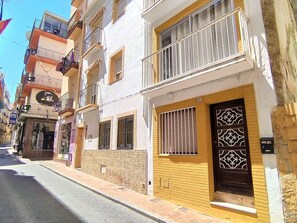 Building, Window, Door, Wood, Sky, Neighbourhood, Road Surface, Urban Design, Residential Area, Facade