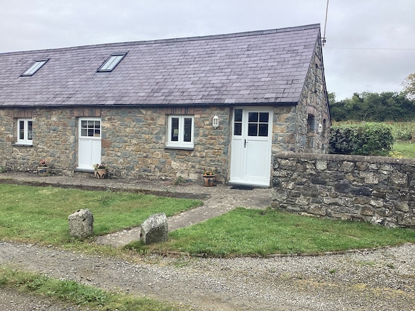 Cosy, quiet, and oh so comfortable cottage