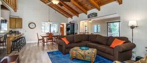 Great room.  (Pine Mountain Lake Vacation Rental - Three Wild Turkeys - Unit 4 Lot 160)