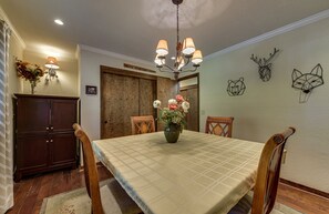 Dining room. Unit 4 Lot 266 Vacation Rental (Sue's Deer Retreat)