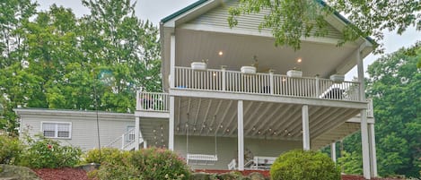 Hanoverton Vacation Rental | 3BR | 2BA | 1,800 Sq Ft | Stairs Required