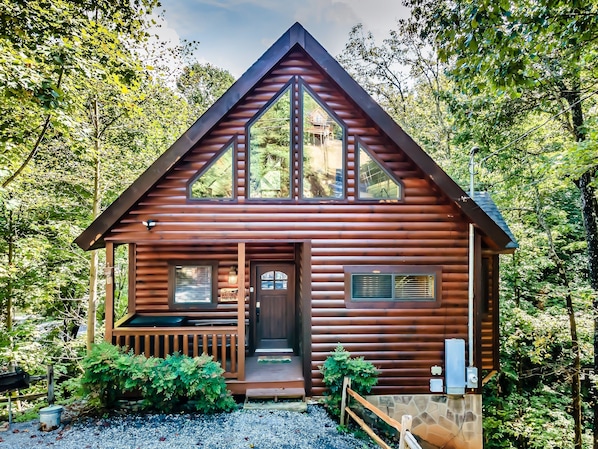 Imagine arriving at this rustic retreat, with ample parking directly in front.