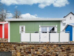 Cloud, Sky, Daytime, Building, Window, Blue, Wood, Architecture, House, Land Lot
