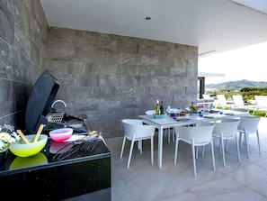 Table, Bâtiment, Meubles, Propriété, Design Intérieur, Maison, Chaise, Sol, Salon