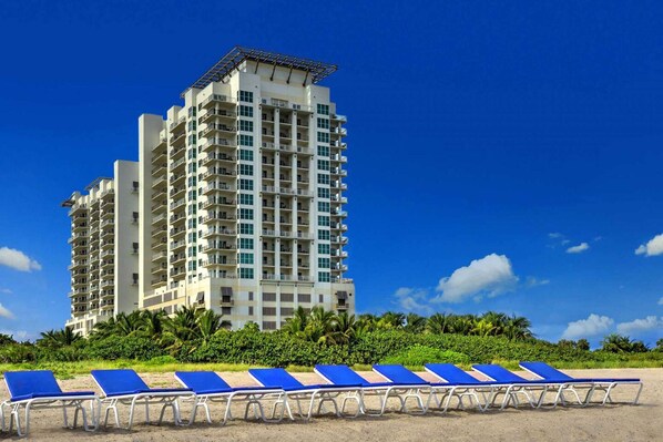 Stunning resort by the beach