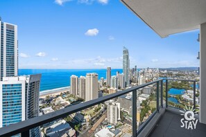 The stunning skyline and ocean view from the balcony☀️