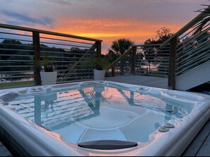 Outdoor spa tub