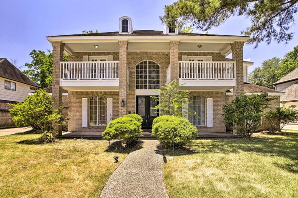 Houston Vacation Rental | 5BR | 3.5BA | 3,391 Sq Ft | Step-Free Entry