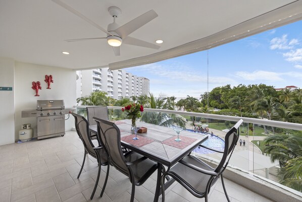 New full size SS grill, new patio furniture & ceiling fan...Same Great View!! 