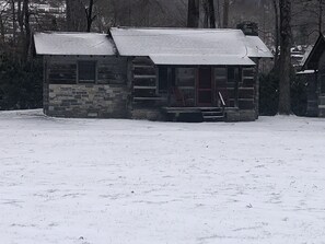 Cabin 2 - Snowy day 