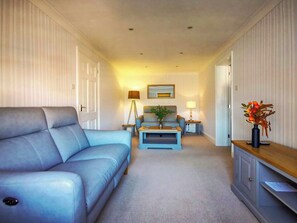 Living room | Apartment 9 Barton Manor - Barton Manor, Pagham