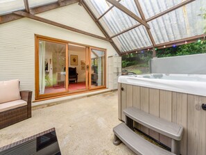 Hot tub | Bluebell - Clynfelin Cottages, Cwm-Morgan