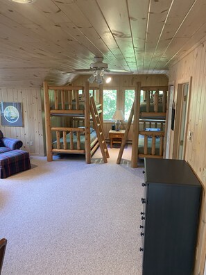 BunBunk room with full bathroom and pull out couch.