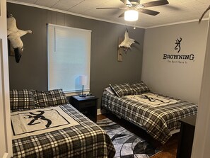 Fresh bedrooms, with all new bedding/ linens !