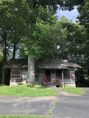 Cabin 3 in Pioneer Village 