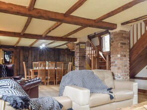 Living room/dining room | Ysgubor Hir, Trefeglwys, near Llanidloes