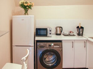 Kitchen area | Poachers Sea View, Bacton