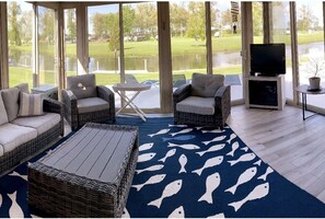 3-season room