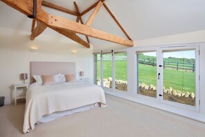 Clayhanger Lodge, Abbotsbury: Master bedroom (Bedroom one)