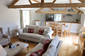 Clayhanger Lodge, Abbotsbury: The open-plan sitting dining and kitchen area