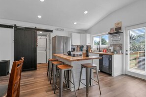 Kitchen Bar stools to eat at island