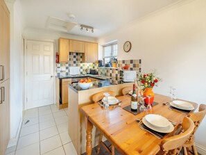Dining Area | Hill Top Cottage - Fair Isle Holiday Cottages, Newport