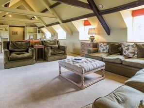 Spacious living area | The Long Barn - Crucis, Ampney Crucis, near Cirencester