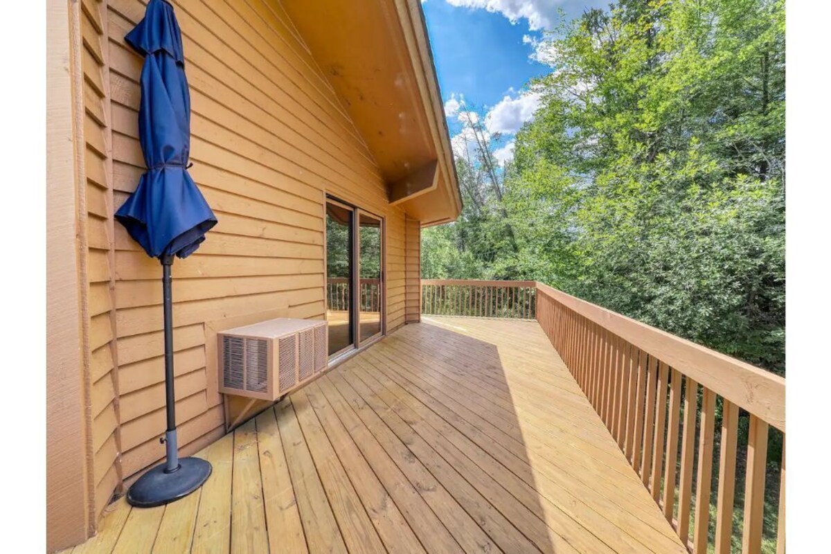 Serenity Now Schuss MTN W Perfect Location! SKI, Golf, Relax with Free Pool Pass