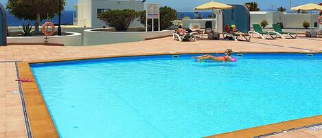Piscina con vistas al mar, a Fuerteventura e Isla de Lobos. A 200 metros.