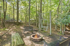 Fully fenced in front yard with firepit and ample seating!
