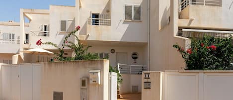 Planta, Cielo, Propiedad, Edificio, El Terreno Del Lote, Ventana, Casa, Barrio Residencial, Bienes Raíces