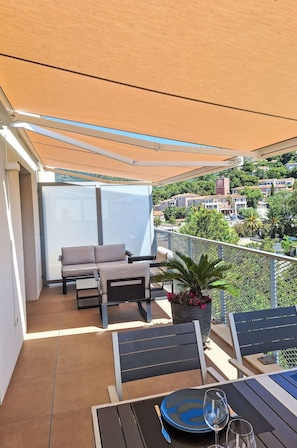 Table, Plant, Furniture, Shade, Flowerpot, Chair, Houseplant, Interior Design, Outdoor Furniture, Architecture