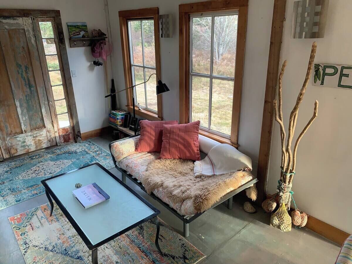 Sunlit Cottage on Crockett Cove