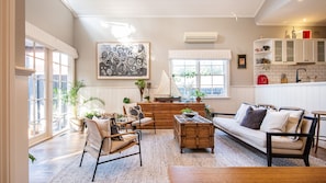 Light and bright Living room