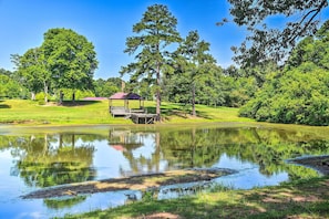 Shared Amenities | 3 Catch-And-Release Ponds | Disc Golf Course | Playground