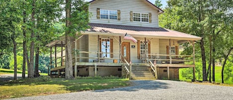 Guntersville Vacation Rental | 5BR | 2BA | Access By Stairs | 1,800 Sq Ft