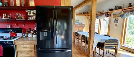 Coffee maker, kitchen aid mixer, gas stove, 18cuft fridge. Airy and clean.