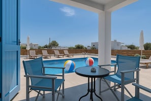 Covered Patio with Dining Set
Outdoor table and chairs in a shaded area near the pool – great for dining.