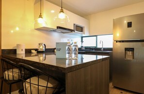 Amazing kitchen bar