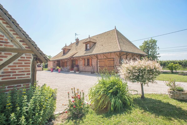 BIENVENUE A LA MAISON DU BONHEUR