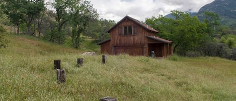 The cabin is on a 380 acre ranch just 15 min. from Sequoia National Park.