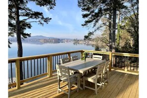 Rear deck with outdoor dining table/chairs (main level)