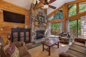 Honey Bear Hideaway's cozy living area