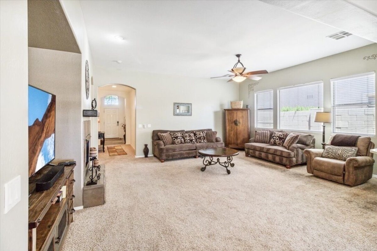 Luxe Private Poolside Oasis in the Heart of Mesa!