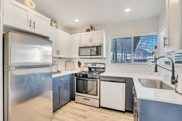 Fully Equipped Kitchen (complimentary Coffee, Hot Cocoa, Tea)